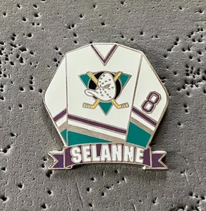 Anaheim Ducks #8 Selanne NHL Hockey Pin - Bild 1 von 2