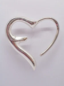 Spilla in ARGENTO 925 con INIZIALE " F " a forma di CUORE - finitura lucida - - Foto 1 di 7