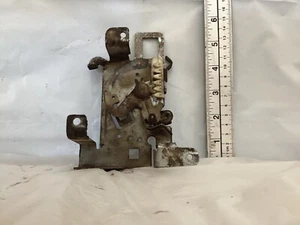 Briggs and Stratton Engine Model 286707 Part Briggs & Stratton 692002Bracket-Con - Picture 1 of 3