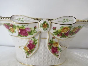 MINT ROYAL ALBERT OLD COUNTRY ROSES LARGE 17" WIDE CENTERPIECE BASKETWEAVE BOWL - Picture 1 of 9