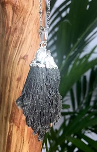 Schwarzer Kyanit Anhänger grobe Kyanit Klinge Edelstein Präparat Reiki Chakra Kristall - Bild 1 von 11