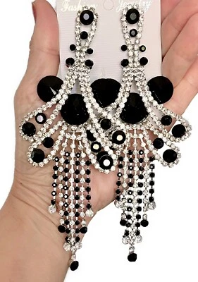 "Pendientes de flecos grandes llamativos de noche con cristales blancos y negros de 5,75"" largos" Foto 1 de 4