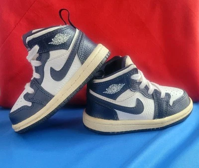 Nike Air Jordan 1 Mid BT. Talla: 5C. Azul/Blanco  Foto 1 de 4