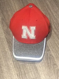 Sombrero Ajustado Nebraska New Era Talla Pequeño-Mediano - Imagen 1 de 7
