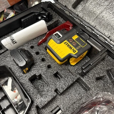 Láser rojo Dewalt DW0825LR 12V 5 puntos Crossline Foto 1 de 4