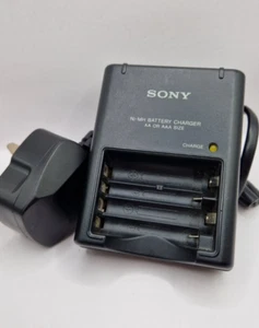 Sony NI-MH Battery Charger for AAA &AA batteries - Picture 1 of 8