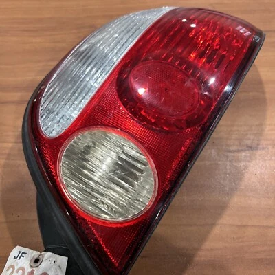 KIA SEPHIA 1998-2001 GENUINO FABRICANTE DE EQUIPOS ORIGINALES LUZ TRASERA DERECHA DEL LADO DEL PASAJERO Foto 1 de 4