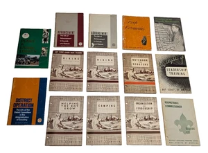 Lotto libretti addestramento vintage Boy Scouts of America anni 50-70 guida scoutmaster - Foto 1 di 7