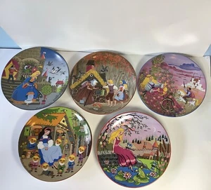 Set 5 Vtg Barbara Furstenhofer FairyTale Princess Plates w/ hanging holes 7 3/4” - Picture 1 of 7