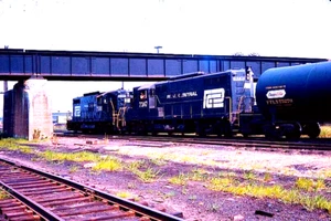 ORIGINAL EKTACHROME SLIDE PENN CENTRAL GP-9 #7347 & #7500 ERIE, PA AUGUST 1971 - Bild 1 von 1