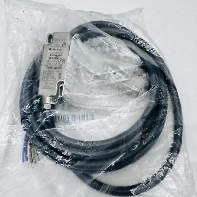 ALLEN BRADLEY # 440N-602117 SAFETY SWITCH GUARD MASTER FERROGARD FRS21AC - Image 1 of 4