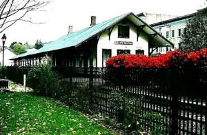 ORIGINAL KODACHROME SLIDE FORMER NHRR PASSENGER STATION NEW MILFORD, CT 11/1/08 - Picture 1 of 1