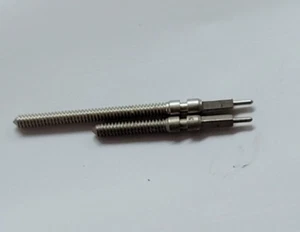 Original Zenith Cal. 120 Wickelvorbau Teil Nr.401 2 Stück, 1 kurz, 1 lang - Bild 1 von 1