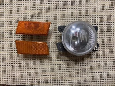 Conjunto de faros antiniebla Chrysler 300 o Pacifica 2005-2012 - Sylvania 61B-5882-0042 Foto 1 de 3