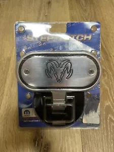 Escalón de enganche de remolque de aluminio cromado ovalado grabado con logotipo Dodge RAM - Imagen 1 de 2