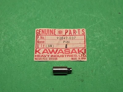 НОВЫЙ ИЗ СТАРЫХ ЗАПАСОВ KAWASAKI KS125 KD125 KE125 ШТИФТ ДЮБЕЛЯ ДЕТАЛЬ # 92042-037 - Изображение 1 из 4