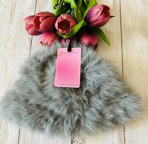 A Little Obsessed Damen grau flauschiger Fischerhut Neu mit Etikett - Bild 1 von 9