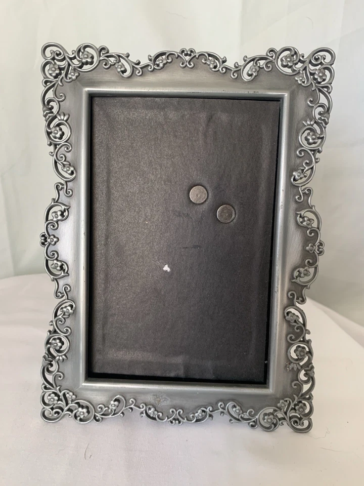 Marco de fotos Malden tono peltre marco decorado 7,5x5,5 corazones rollos defecto Foto 1 de 4