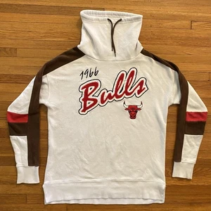 Chicago Bulls Sweater Mens Medium NBA Basketball 1966 Pullover Hoodie - Picture 1 of 16