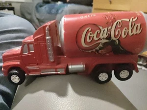 CAMIÓN CISTERNA LATA DE REFRESCO COCA-COLA PLÁSTICO FRICCIÓN 7,5" LARGO JUGUETES USADOS - Imagen 1 de 6