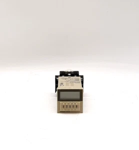 Omron H3CA-A Solid-state Timer - Picture 1 of 5