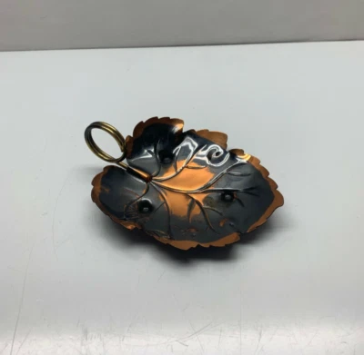 Bandeja de ceniza de hoja plato candelabro de metal Foto 1 de 4