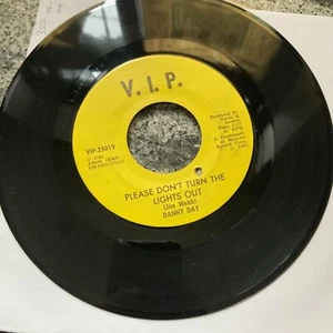 MOTOWN Danny Day - This Time Last Summer / Please Don't Turn The Light V.I.P M- - Picture 1 of 4