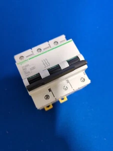 SCHNEIDER 63A Merlin Gerin C120H 3 POLE 3 PHASE TYPE B 18423 (T) - Picture 1 of 2