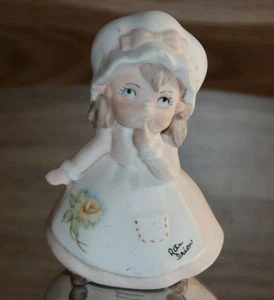 Kleine Mädchen Figur rosa Kleid signiert 1979 Original Arnart Creations Porzellan - Bild 1 von 11