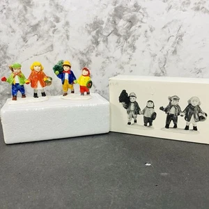 Enesco 2,75 Zoll Durch den Wald, Keramik, Kinder Schneedorf 51721 - Bild 1 von 7