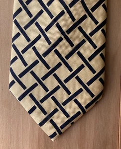 Neuwertige Bullock Jones schmale geometrische Seidenkrawatte. Frankreich. 3,5" x 58". - Bild 1 von 3