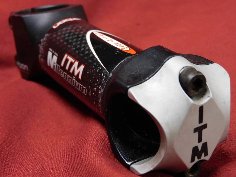VGC 11 cm Threadless Black ITM Millenium Carbon Stem 1" x 110 mm x 26.0 mm 151 g - Image 1 of 4