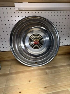 OEM 1958 BUICK SPECIAL ROADMASTER 15" HUBCAP WITH EMBLEM 822 - Bild 1 von 7