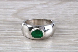Anillo de oro blanco conjunto esmeralda natural grueso y sólido de un quilate para caballero - Imagen 1 de 8