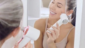 Fancii Clara 4-in-1 Mikrodermabrasion & Porenextraktor (weiß) - Bild 1 von 8