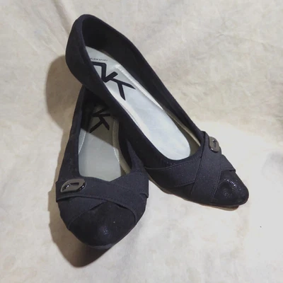 🩰 Sapatilhas Anne Klein Sport pontiagudas balé 9 M couro preto; X detalhes da alça - Imagem 1 de 4