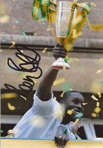 NORWICH: LEON BARNETT SIGNED 6x4 TROPHY PHOTO+COA - Picture 1 of 1