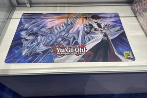 Yugioh TCG 2022 San Diego Comic Con SDCC Alfombra de juego EN MANO LISTA PARA ENVIAR - Imagen 1 de 1