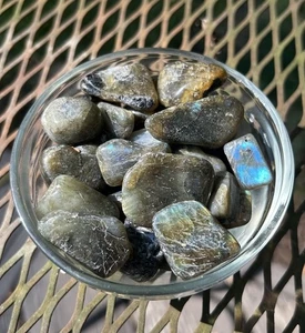 Lote al por mayor de piedras caídas de labradorita llamativas como en la foto - Tulear, Madagascar - Imagen 1 de 3