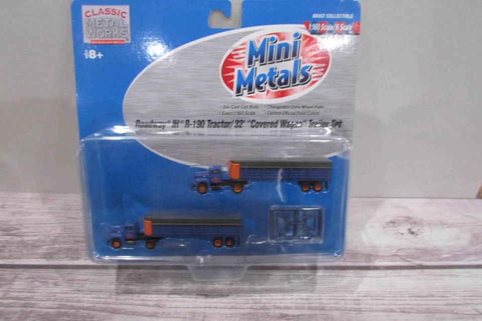 N Scale CMW 51128 Roadway IH R190 Tractor w/32' Covered Wagon Trailer Set - Image 1 of 1