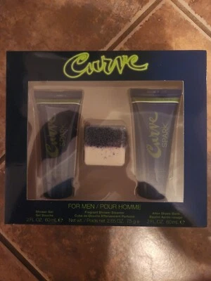 Curve Spark Liz Claiborne Hombres Set de Regalo 3 piezas Gel de Ducha Después del Afeitado Bálsamo Vaporizador Foto 1 de 2
