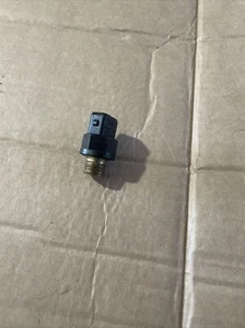 RANGE ROVER P38 3.9 4.0 4.6 V8 Gems Classic Rail Sensor - Picture 1 of 3