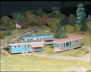 Bachmann O Plasticville USA Classic Kits Trailer Park (Three Trailers & Fl 45612 - Picture 1 of 1
