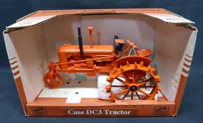 1/16 SpecCast Case DC3 Tractor ZJD746 • Modelo de rueda de acero fundido a presión como nuevo con caja Foto 1 de 4