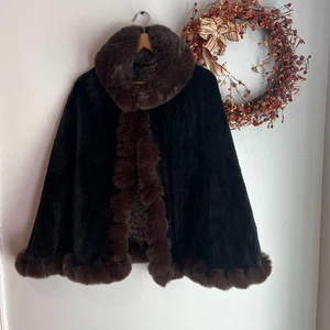 Poncho para mujer Vince Camuto con ribete de piel sintética Ruana TALLA ÚNICA - marrón/negro - Imagen 1 de 10