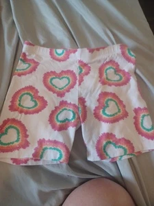 Cartwheel Shorts 7/8 Tye Dye Hearts - Picture 1 of 4