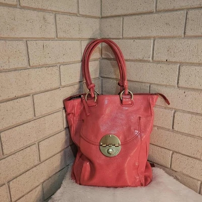 MIMCO Bolso de Hombro Grande de Charol Rosa Coral Bolso de Mano Bolso de Mano de Cuero Rosa Foto 1 de 4