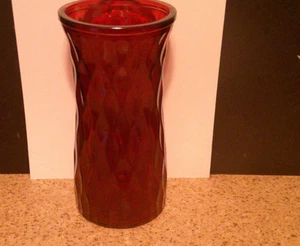 Vintage Diamond Textured Pattern Red Art Glass Vase 8 3/8” VGUC - Picture 1 of 6