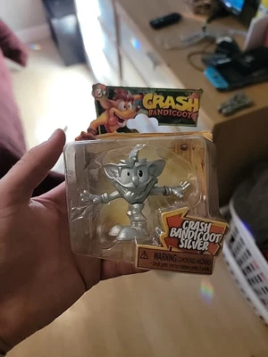 Jakks Pacific Crash Bandicoot 银色可动人偶 2.5 英寸全新带盒 — 第 1/4 张图片