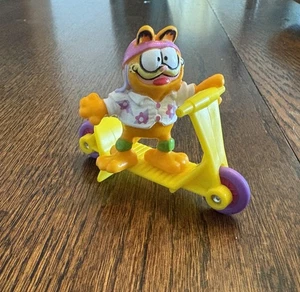 Modellino giocattolo vintage Garfield scooter 1981 PVC McDonald's Happy Meal - Foto 1 di 2